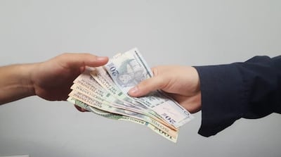 ¿Público o privado?: revelan sector dónde más gente cobra por debajo del salario mínimo